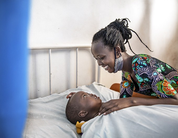 During a 2021 Rwanda training program, 2-year-old Joshua shares a special moment with his mom Niyigena after surgery. Photo: Jorgen Hildebrandt.