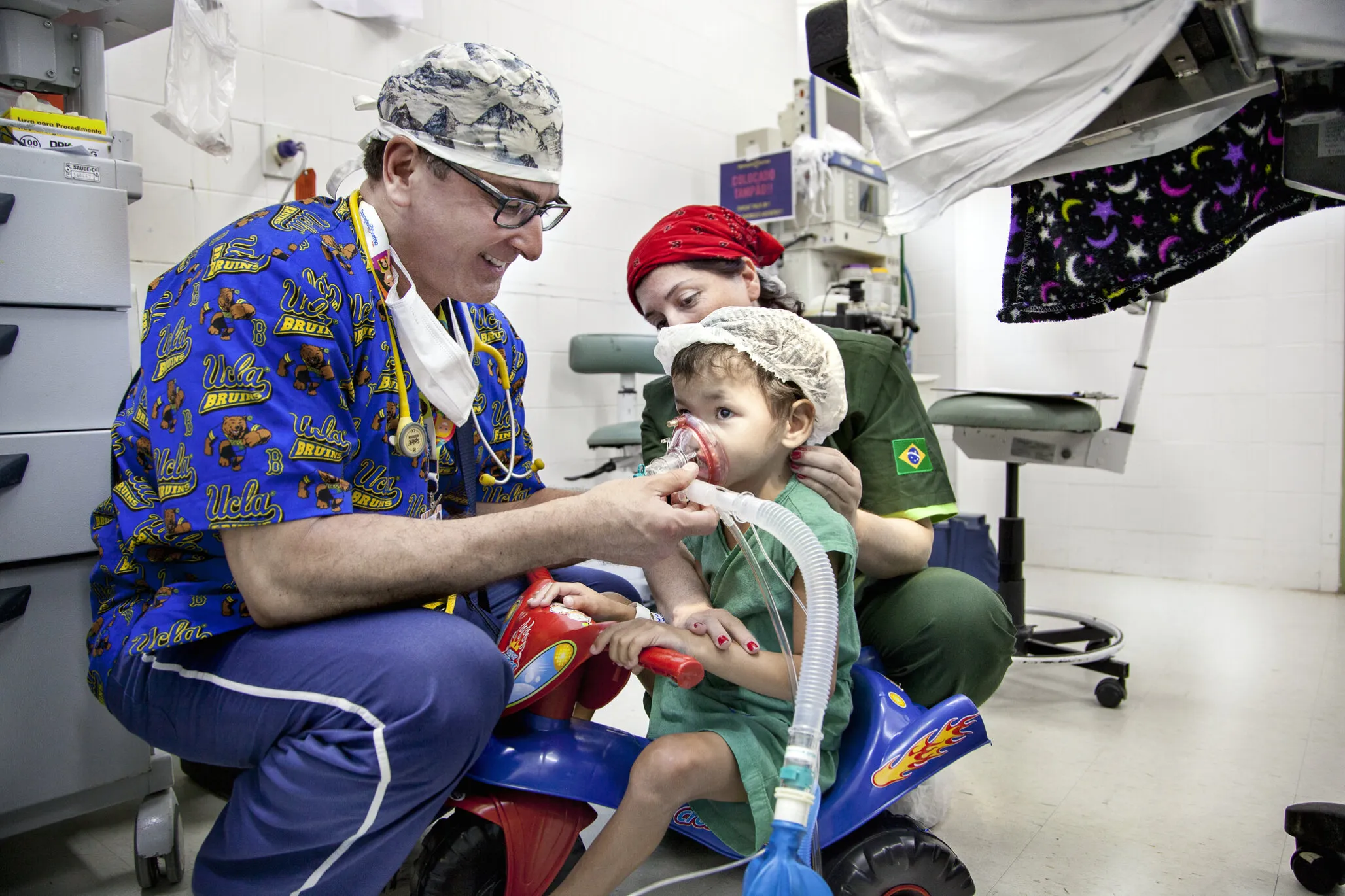 Volunteer anesthetist and medical director Marcelo Teixeira dos Santos from Rio de Janeiro work with a patient in Brazil.